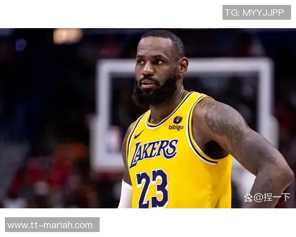 湖人队与尼克斯队激战正酣NBA赛季精彩对决引发球迷热议